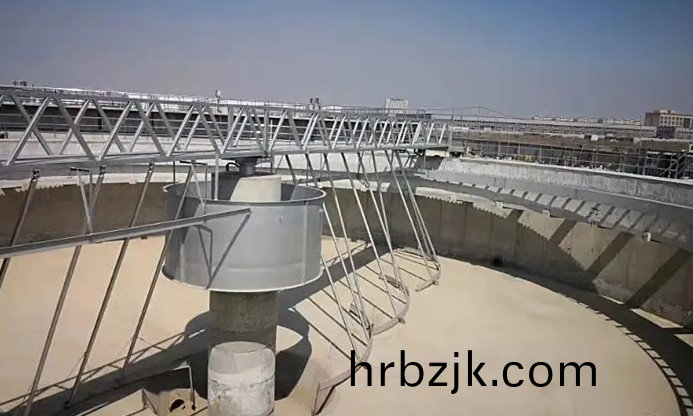 ZQXN型(xing)週(zhou)邊傳動全橋虹(hong)吸式(shi)吸(xi)泥機