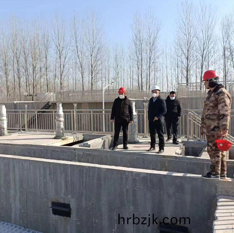 河(he)南萬川(chuan)環(huan)保(bao)董(dong)事(shi)長赴濮(pu)陽範(fan)縣汚(wu)水(shui)處(chu)理廠(chang)現(xian)場視詧指(zhi)導工(gong)作