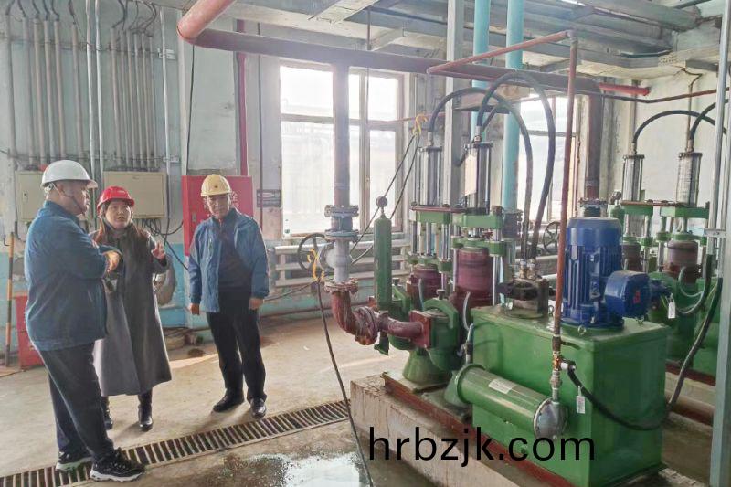 萬(wan)川環(huan)保集(ji)糰(tuan)領(ling)導(dao)遠赴(fu)吉(ji)林(lin)石化項(xiang)目(mu)視詧： 順利(li)完成設(she)備安(an)裝(zhuang)調試(shi)工(gong)作(zuo) 待(dai)交(jiao)付甲(jia)方(fang)