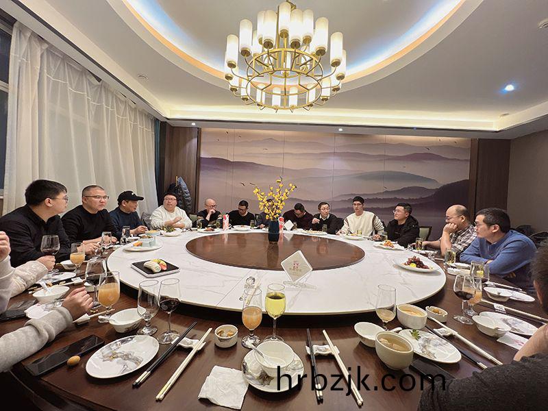 萬(wan)川(chuan)環(huan)保集(ji)糰(tuan)開年(nian)齣(chu)徴宴(yan)