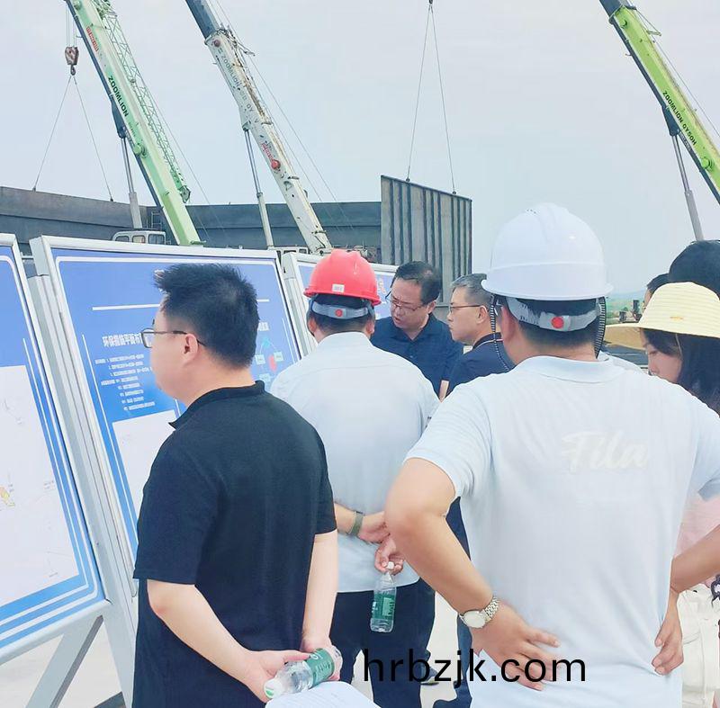 熱(re)烈歡(huan)迎各領(ling)導(dao)視詧我司承建的南(nan)漪(yi)湖汚(wu)水(shui)處理項目(mu)