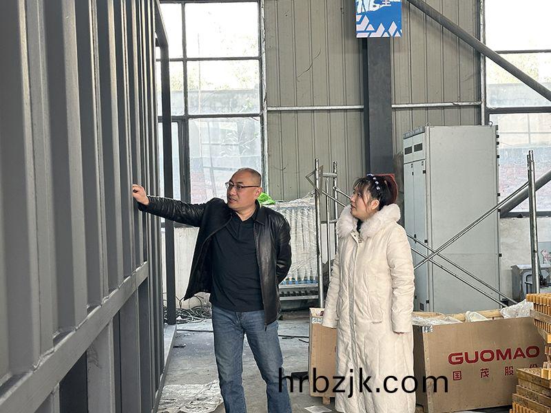 熱(re)烈(lie)歡迎(ying)青島港項目荊(jing)總(zong)蒞(li)臨我司視詧(cha)工作(zuo)